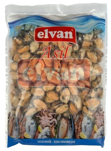 Eine Tüte gefrorener Muscheln mit der Aufschrift „Elvan Asil“ und Meeresfrüchtebildern auf der Unterseite der Verpackung.