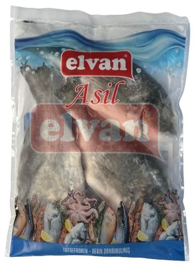Eine versiegelte Packung gefrorenen Fisch von Elvan Asil mit Bildern von Meeresfrüchten und Zitronen auf der Vorderseite.