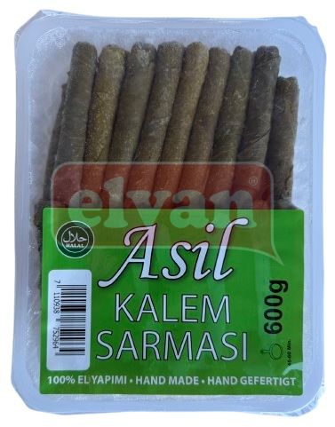 Eine Plastikschale mit Asil Kalem Sarması, 600 g, mit gerollten Bonbons darin und einem grünen Etikett auf der Vorderseite.